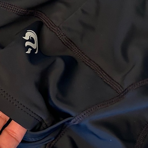 Beroy Cycling padded black shorts w/small pocket on back side. Sz L.   Q12 - Picture 4 of 13